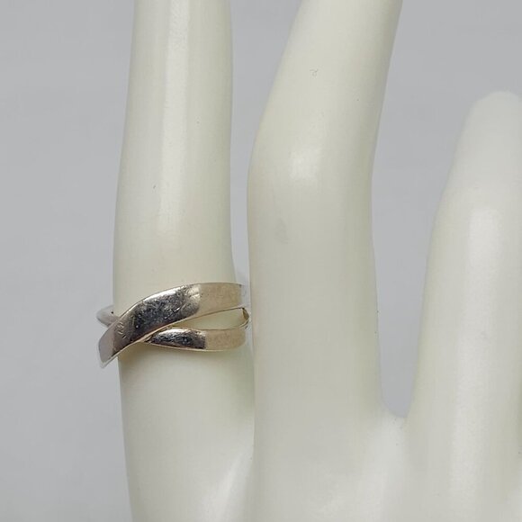 Sterling Silver Crossover Band Ring For Women Vintage Size 7 - Picture 3 of 8